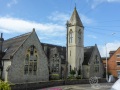 Vorbei an historischen Kirchen