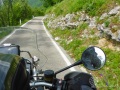 Die schmale Passstraße windet sich um den Berg